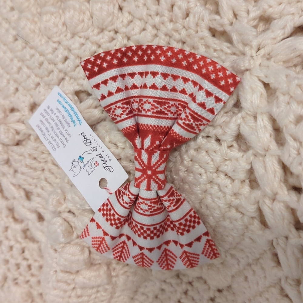Beautiful handmade dog Christmas bowtie for collar NWT Nordic print